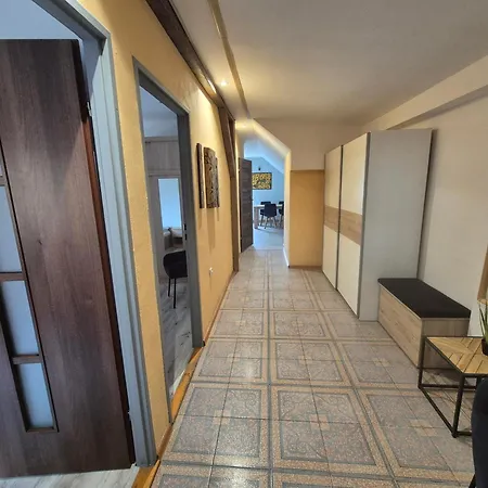 Roza Wiatrow Πανσιόν 4*